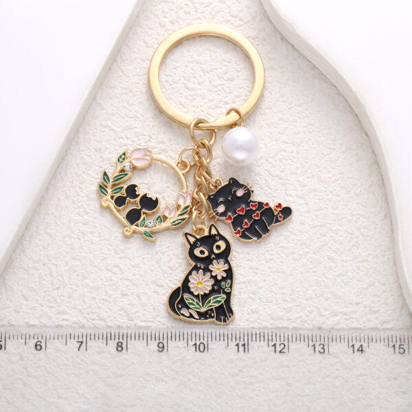 Simple Black Cat Wreath Pearl Keychain Cute Small Pendant - Image 5