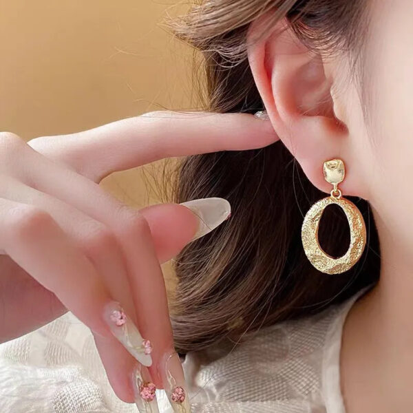 Metal Irregular Oval Geometric Vintage Earrings For Women - Image 3