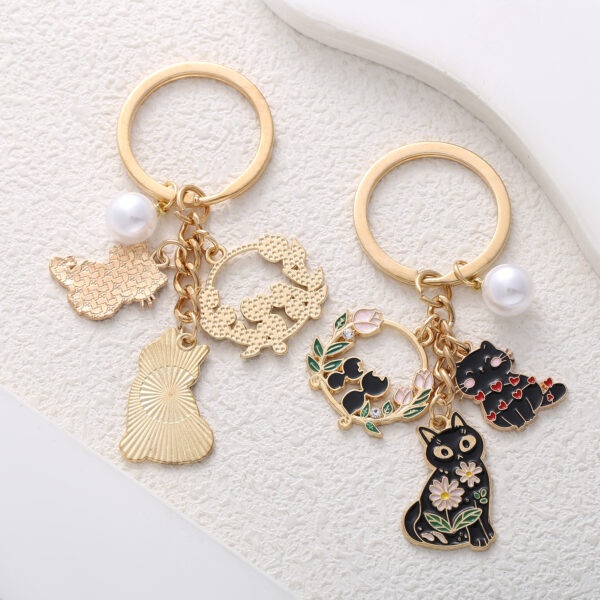 Simple Black Cat Wreath Pearl Keychain Cute Small Pendant - Image 2
