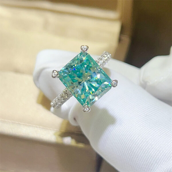 Para Green Ledean 5 Karat Moissanite Ring - Image 2