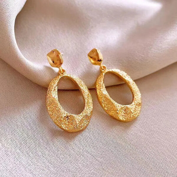 Metal Irregular Oval Geometric Vintage Earrings For Women - Image 2