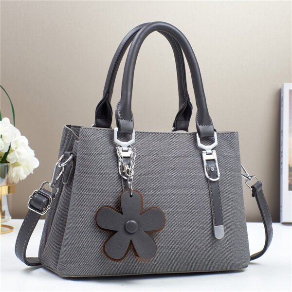 Personalized Western Style Large Capacity Exquisite Accessories Shoulder Messenger Bag - Image 2