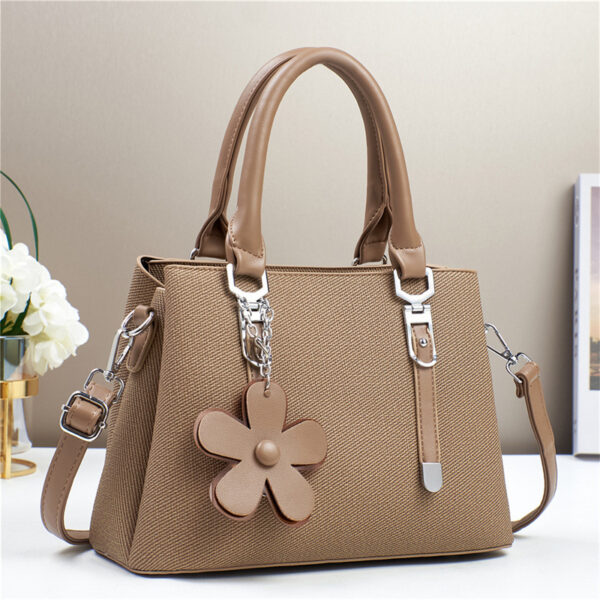 Personalized Western Style Large Capacity Exquisite Accessories Shoulder Messenger Bag - Image 9