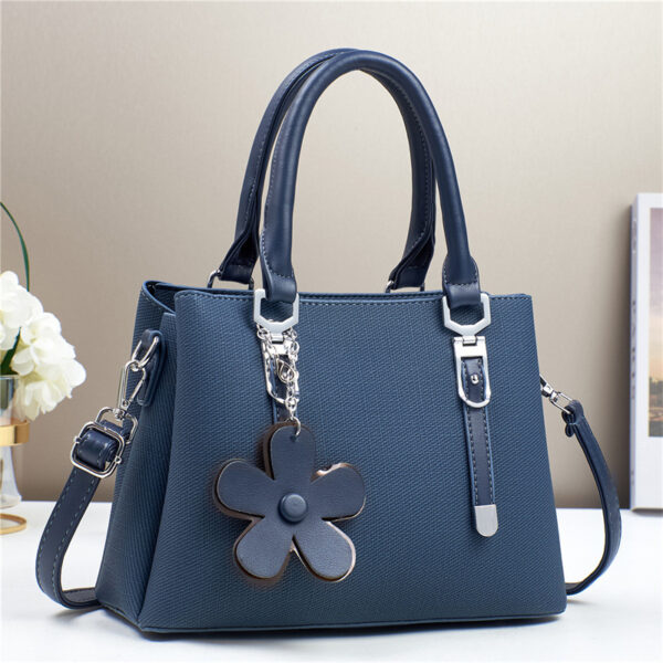 Personalized Western Style Large Capacity Exquisite Accessories Shoulder Messenger Bag - Image 3